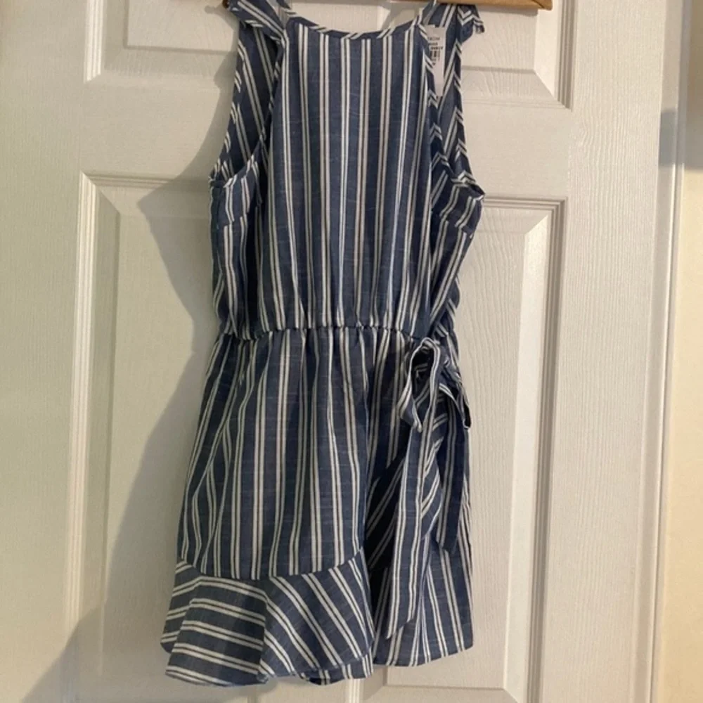 NWT Speechless Striped Ruffled Sleeveless Halter Romper Blue White Medium - Picture 5 of 11